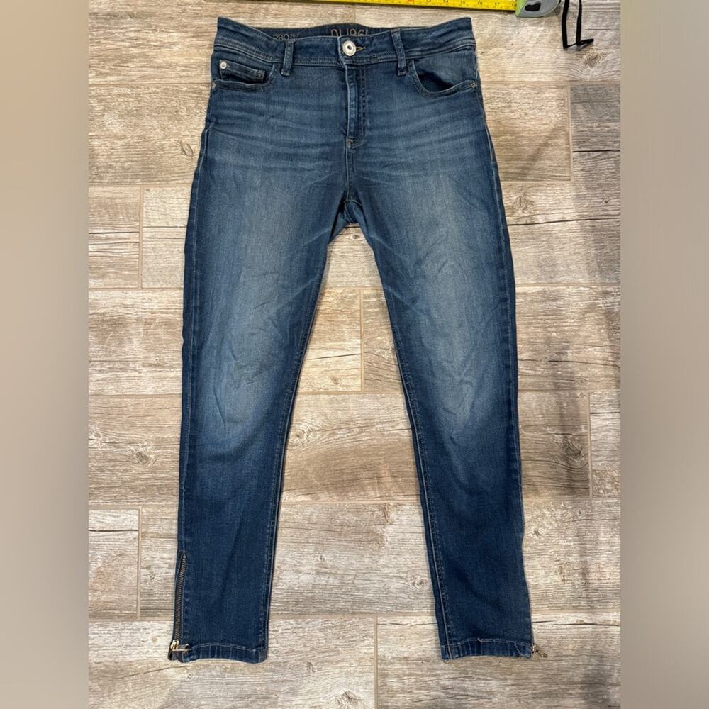 DL1961 Skinny Jeans - Size 28